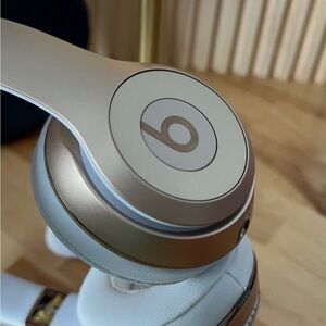 Beats Wireless Headphones - Gold and White